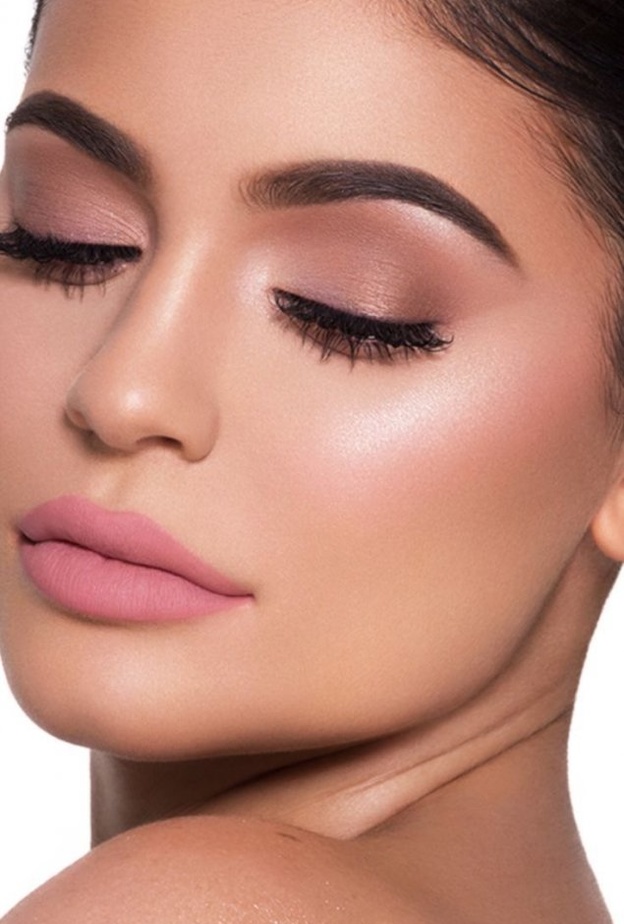  مكياج وردي ناعم لنهار العيد