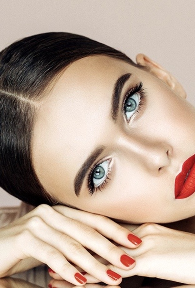  لون أحمر الشفاه الجريئ إذا كانت عيونك زرقاء