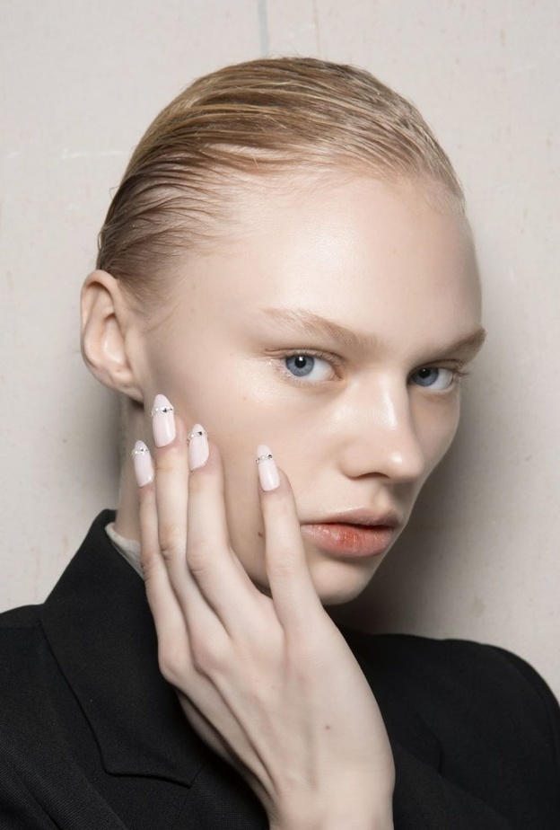 رسومات مناكير سهلة طبقيها في العيد 2020 من Emilio Pucci