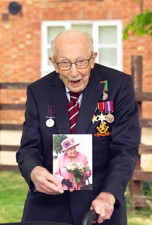 توم مور حديث وسائل الإعلام