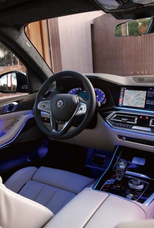 سيارة فاخرة جديدة من بي إم دبليو BMW