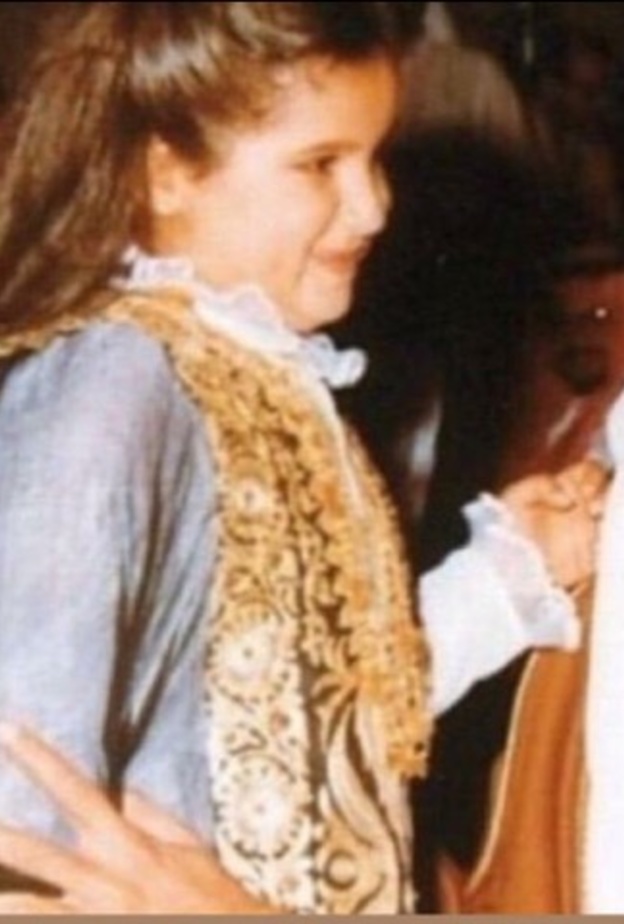 الأميرة حصة بنت سلمان في صغرها مع والدها الملك سلمان بن عبدالعزيز حفظه الله 