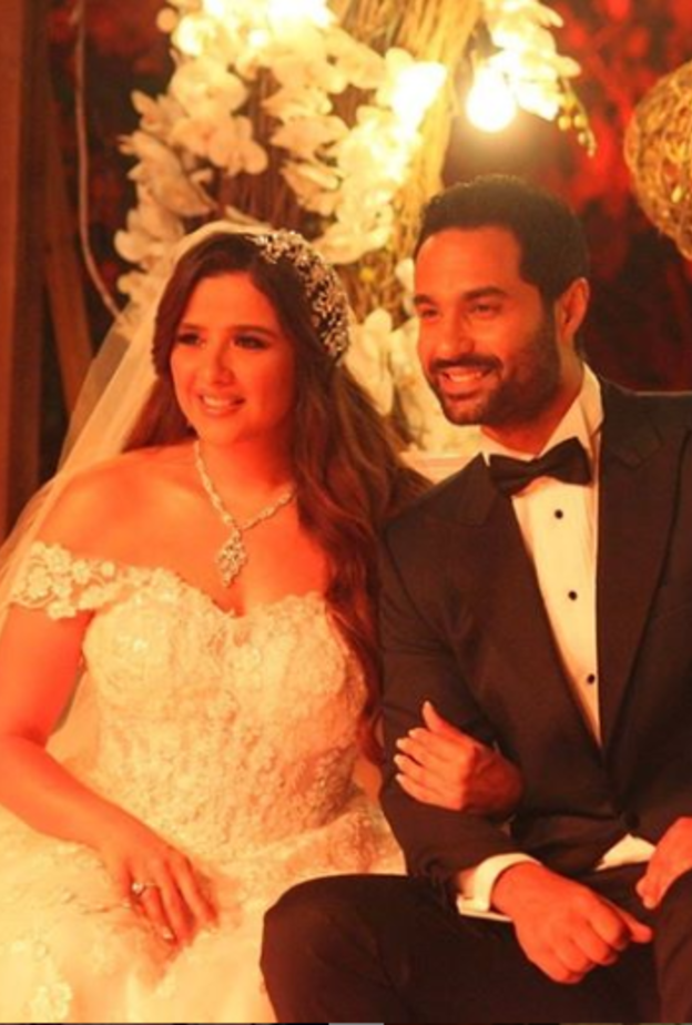 ياسمين عبد العزيز بفستان الزفاف