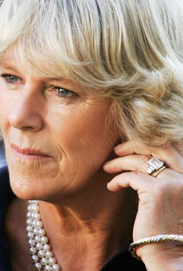 ما هي قصة خاتم خطوبة كاميلا باركر؟