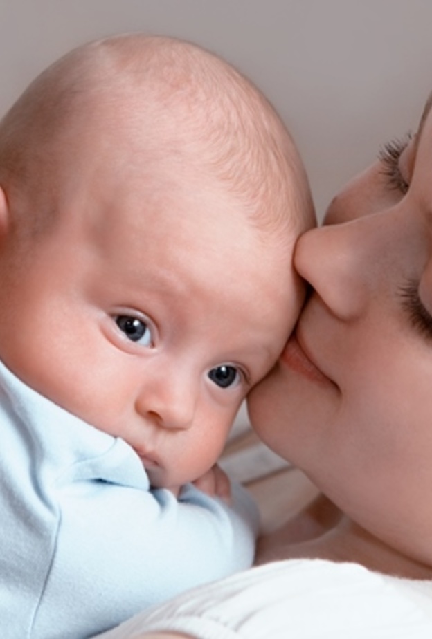 هل ينتقل فيروس كورونا من حليب الأم المصابة إلى الرضيع