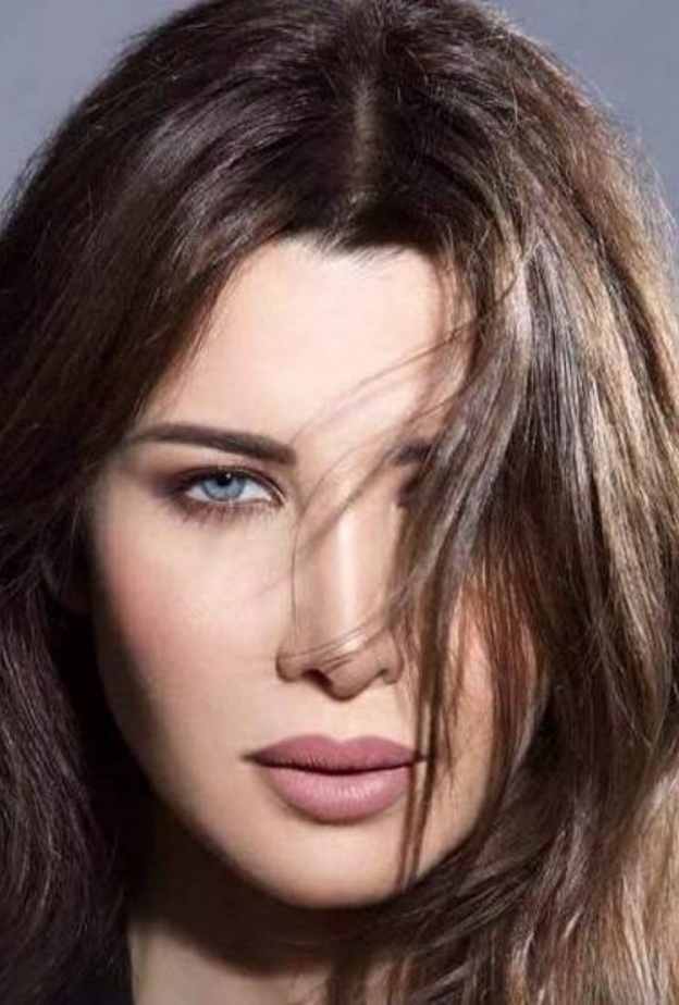 نانسي عجرم من أولى الفنانات اللواتي خضعن لعملية تجميل الأنف