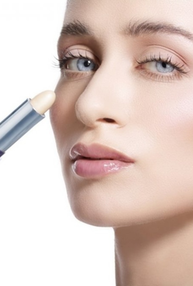 ابحثي عن كونسيلر كريمي بتغطية رائعة للتخلص من الهالات السوداء تحت العين