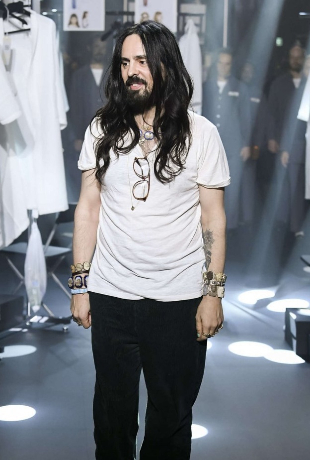 اعلن لمدير الإبداعي لدار غوتشي أليساندرو ميشيل ان الدار خفّضت عروض الأزياء السنوية من خمسة إلى اثنين