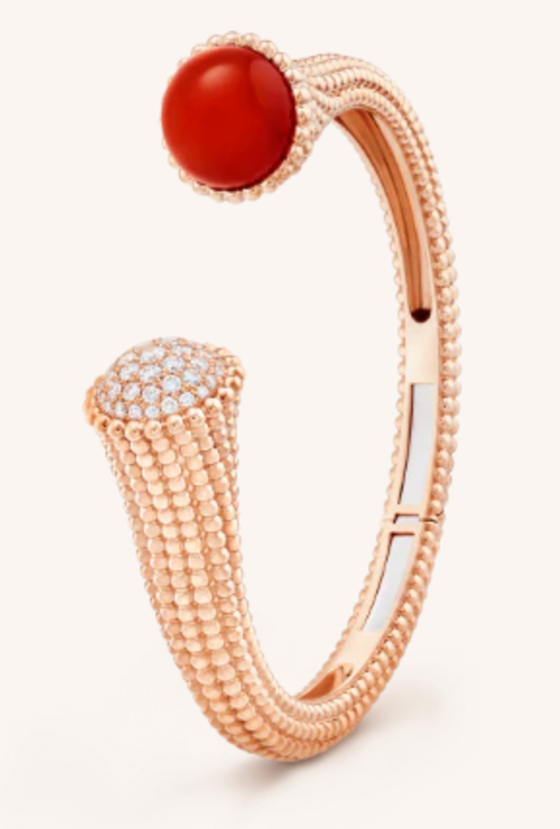 سوار من فان كليف اند آربلز Van Cleef & Arpels