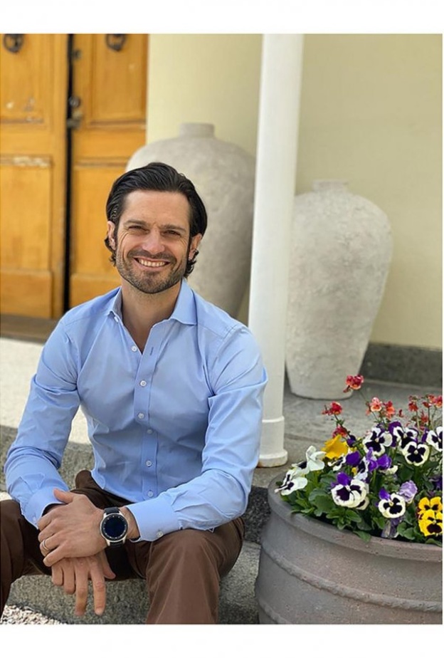 كارل فيليب يحمل رتبة رائد