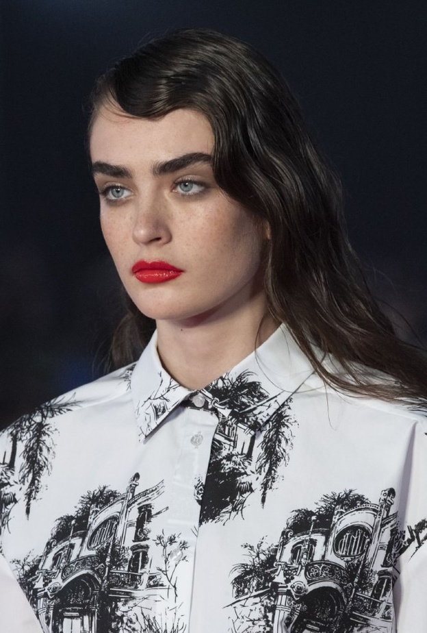 تسريحات شعر مع الغرة الريترو الجانبية من دار MSGM