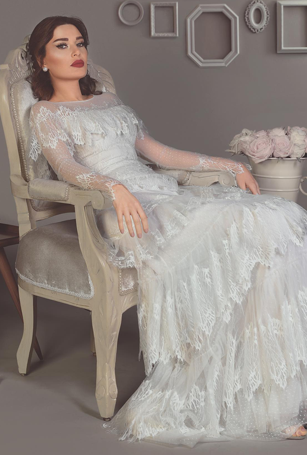  موديلات فساتين باللون الابيض مستوحاة من اطلالات سيرين عبد النور الراقية