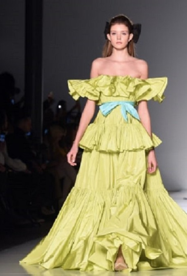  فستان خطوبة من رالف اند روسو