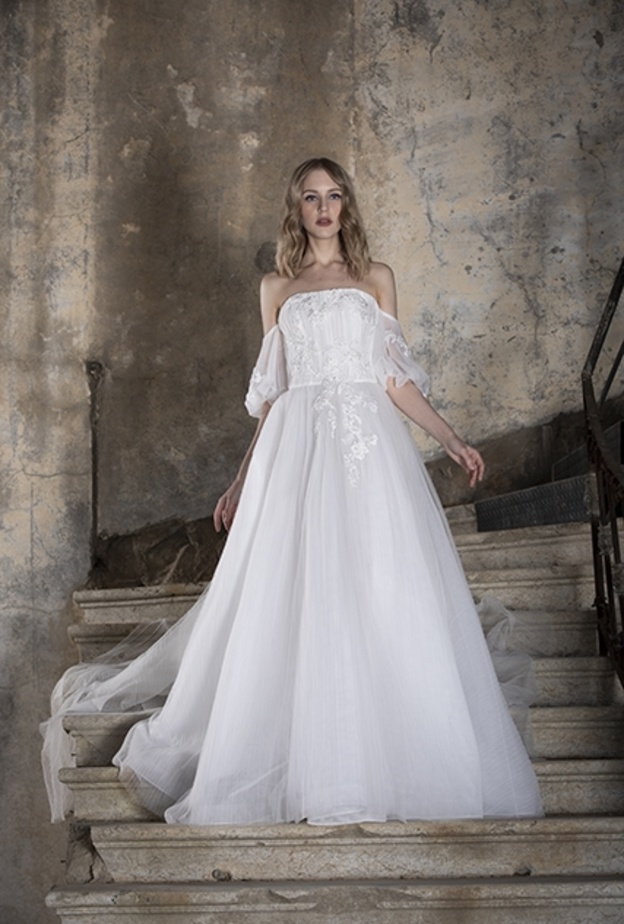 فساتين زفاف بموديل الاكتاف المكشوفة من توقيع طوني ورد