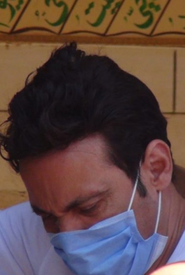 انهيار سعد الصغير في جنازة الفنان الراحل حسن حسني