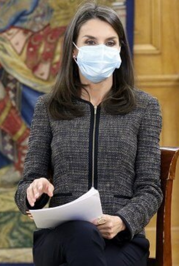 الملكة ليتيزيا أنيقة في سترة من هوغو بوس