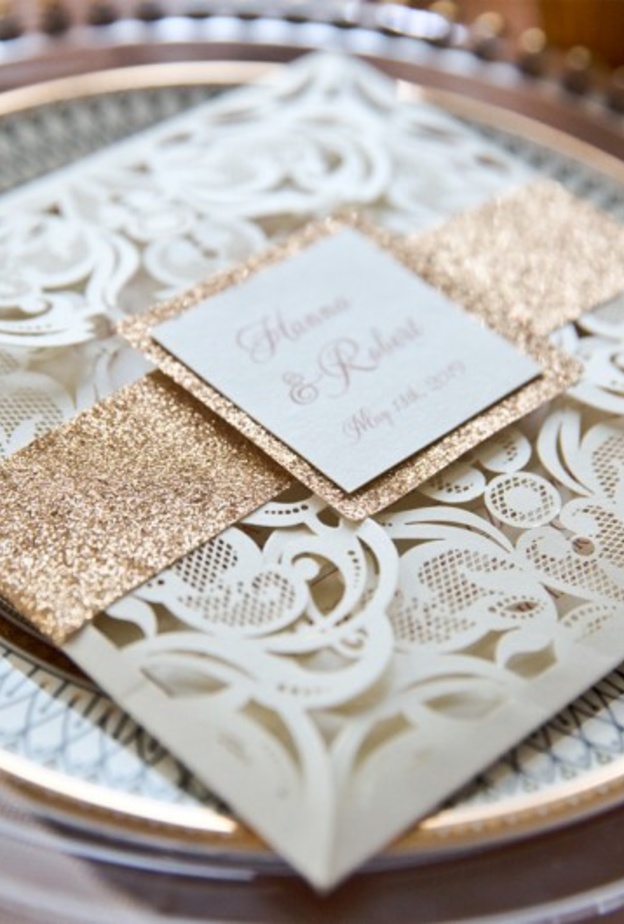  كارت دعوة زفاف باللون الاوف وايت والذهبي