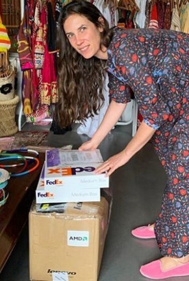 تاتيانا سانتو دومينجو كاسيراغي ترسل معدات واقية من العدوى لمخيمات لاجئين