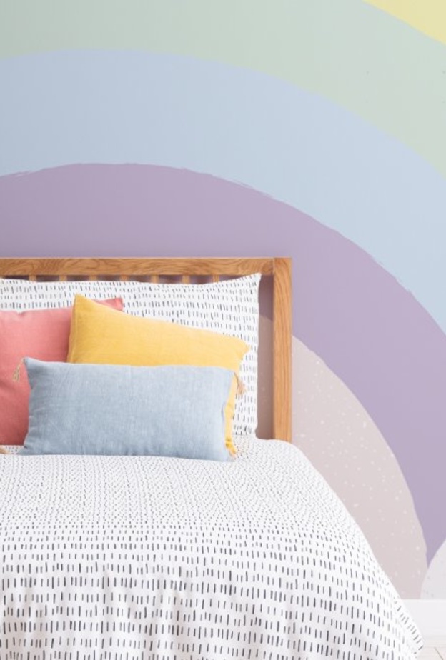 ألوان قوس قزح الجميلة في تصميم ورق جدران غرف الأطفال