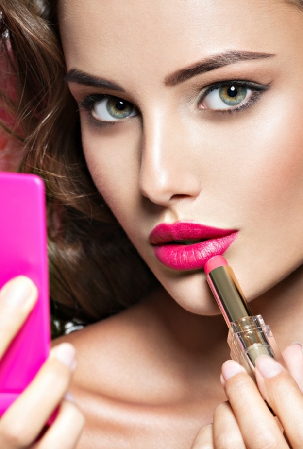 حيل لتكبير الشفايف الرقيقة بالمكياج