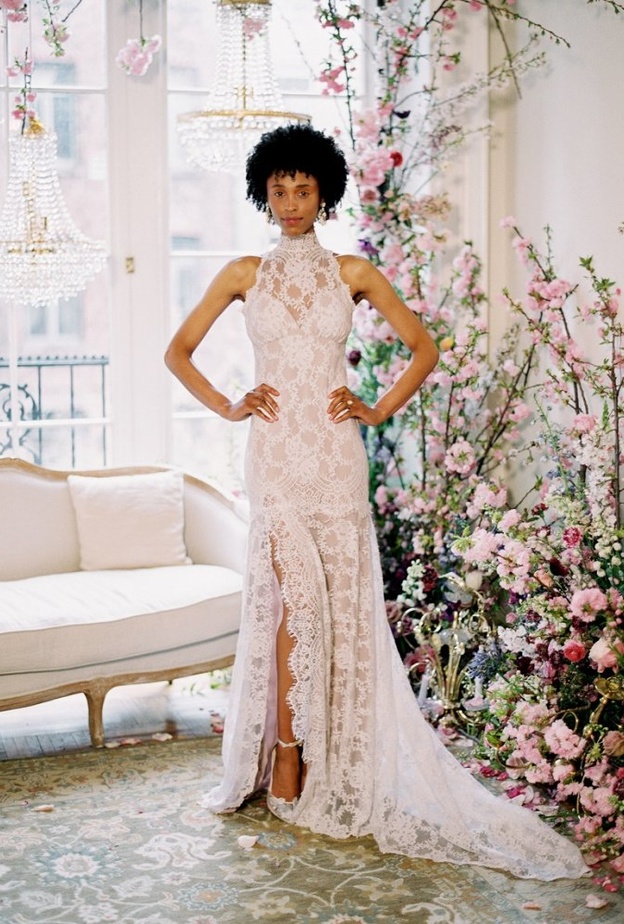 فستان من قماش الدانتيل