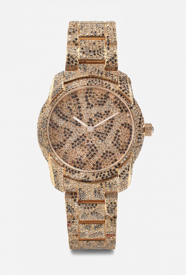 إحدى ساعات D&G لهذا العام