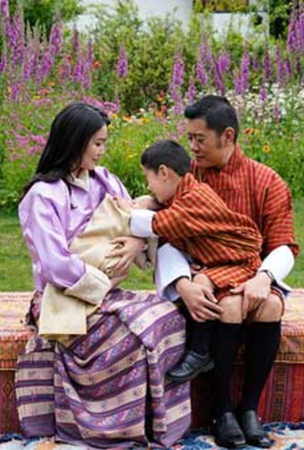 صورة رسمية بمناسبة عيد ميلاد ملكة بوتان