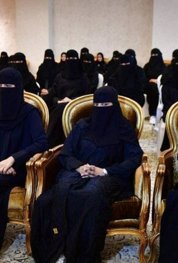 من دفعة السعوديات المعينات بوظيفة ملازمات تحقيق لأول مرة