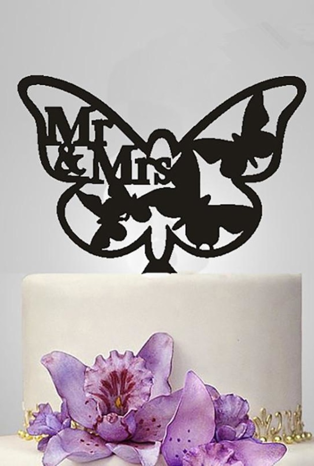 أجمل كيكات زفاف رومانسية مزينة بالفراشات