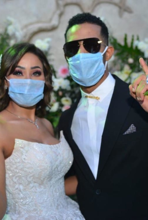 محمد رمضان و شقيقته ايمان اثناء حفل الزفاف