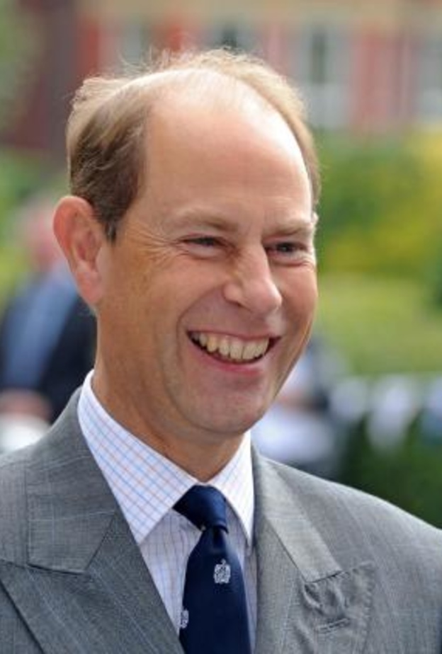 لماذا يحمل الأمير إدوارد لقب إيرل وليس دوق كأشقائه؟