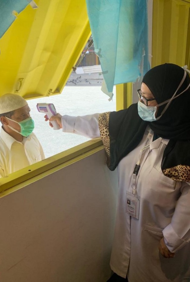 الدكتورة سميحة سنان أكبر متطوعة بمكة تواجه كورونا