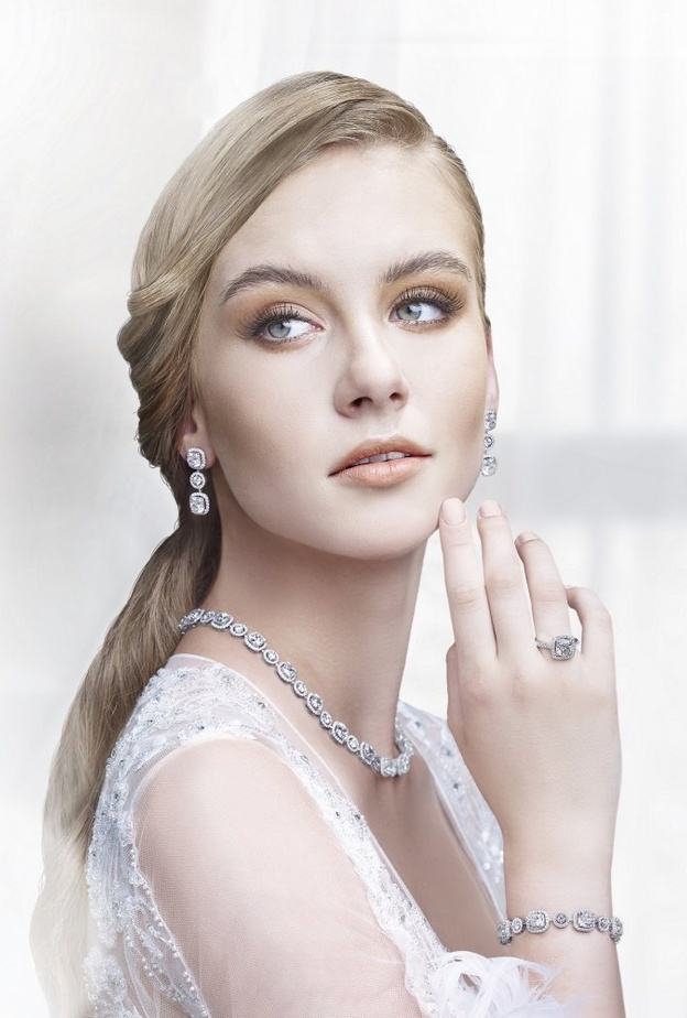  أطقم مجوهرات استثنائية تليق بالعروس المميّزة من معوّض 