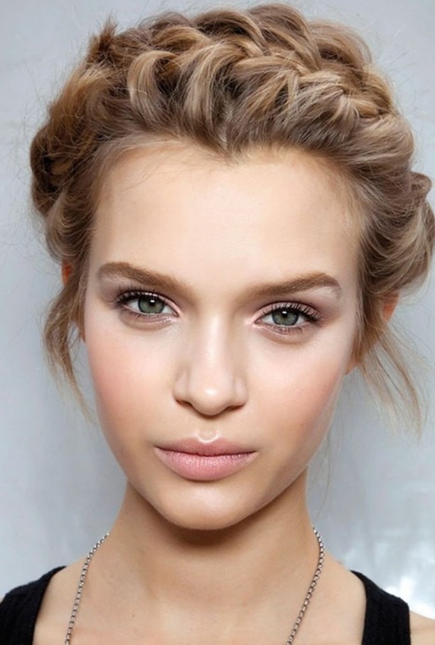 تسريحة التاج الملكي تسريحة أنيقة لجميع المناسبات