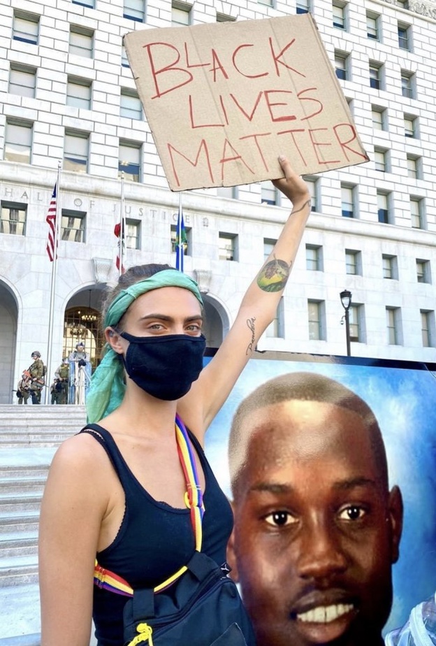 قرر بعض المشاهير المشاركة بأنفسهم في المظاهرات ضد العنصرية مثل كارا ديليفين‎