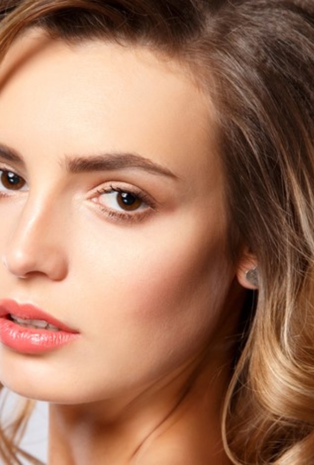 اسباب فراغات الشعر من الامام للنساء وطرق علاجها