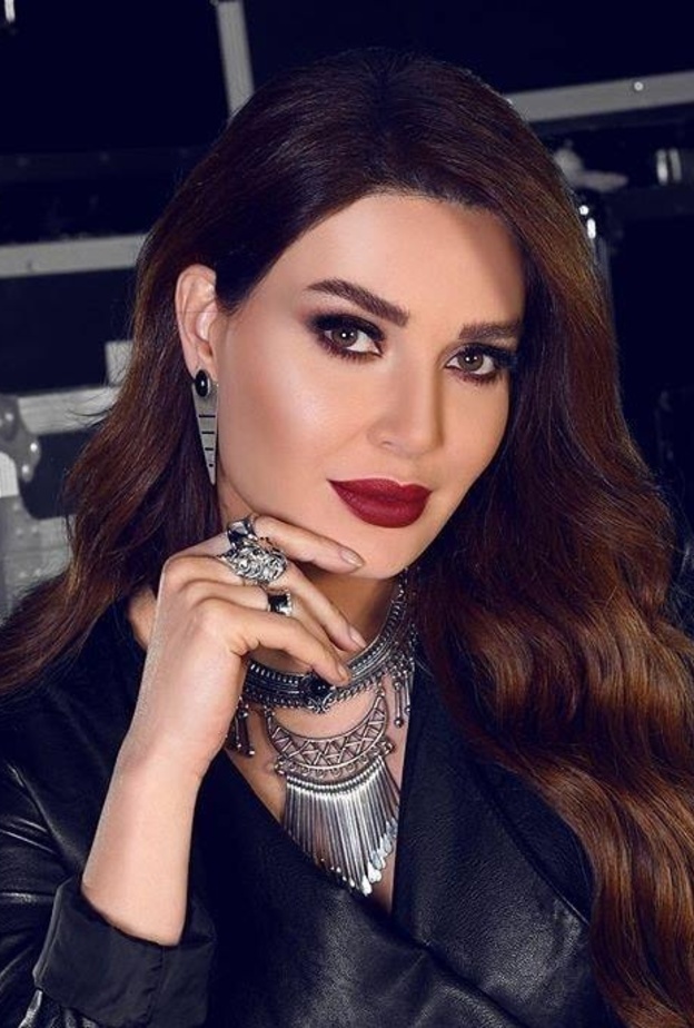 تسريحة الشعر المموج من سيرين عبد النور