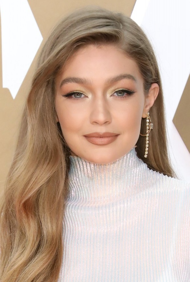  رسمات مكياج ناعم مع الايلاينر مستوحاة من مكياج جيجي حديد