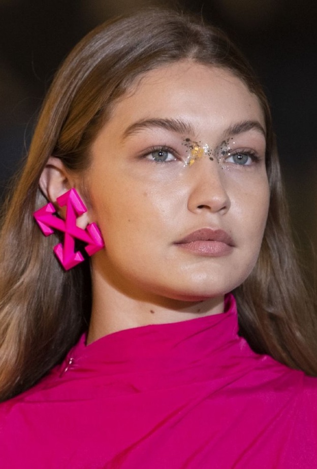 طريقة عمل مكياج ميتاليك براق من Off White