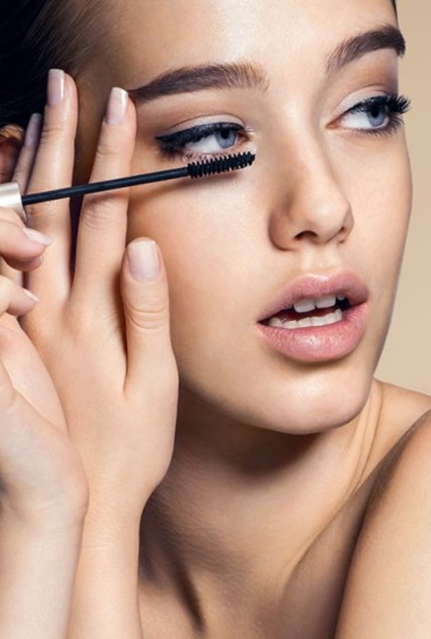 كيفية تطويل الرموش وتكثيفها بسرعة في ثلاث أيام