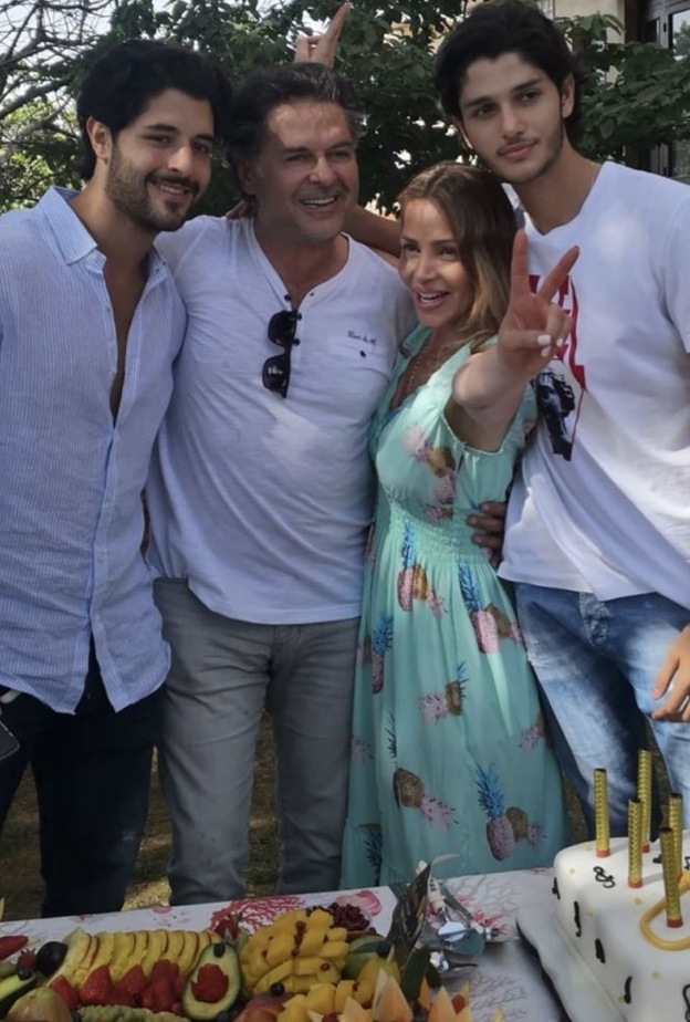 احتفالات عيد ميلاد راغب علامة الـ58 برفقة زوجته وأولاده