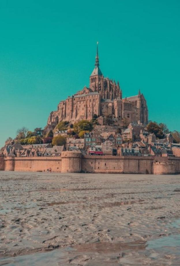 قلعة مونت سانت ميشيل Mont-Saint-Michel، فرنسا بواسطة Bharat Patil.