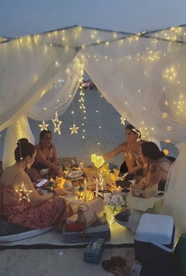 اجازات النجمات على البحر 2020