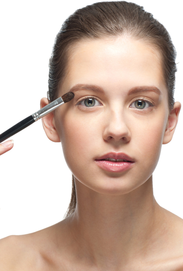 اعتمدي الظلال الفاتحة إذا كنت من صاحبات العيون الصغيرة