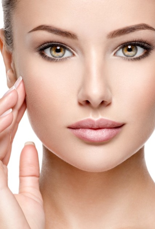 فوائد قناع الموز وبياض البيض للعناية بالبشرة المختلطة في الحجر المنزلي