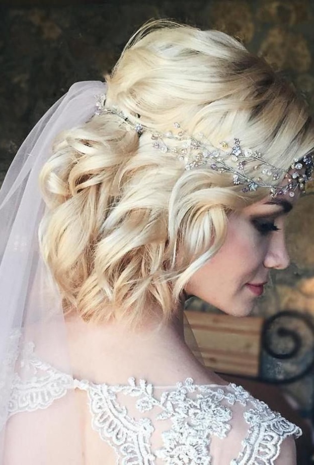 قصات شعر ويفي للعروس صاحبات الشعر القصير