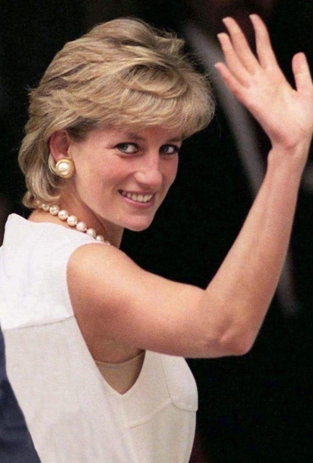 10 فساتين للأميرة ديانا نتمنى مشاهدتهم في الموسم الرابع من مسلسل " The Crown"