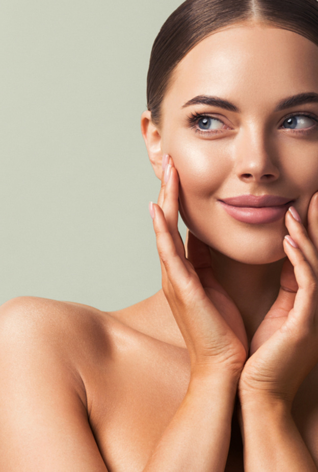 5 مستحضرات جمالية عليها مرافقتك إلى الشاطئ