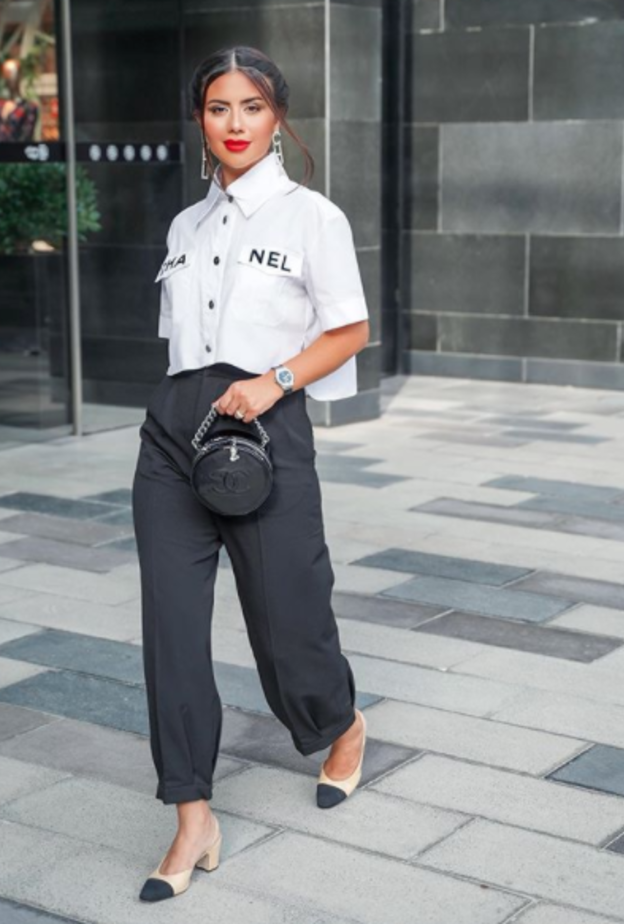  ديما الأسدي في لوك أنيق في بنطلون قماشي أسود