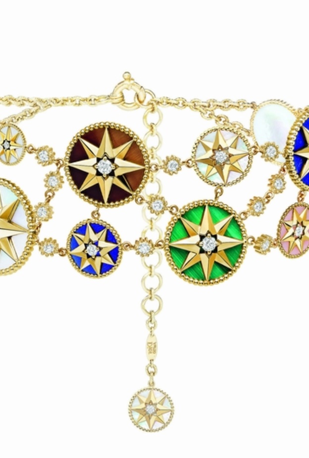  اسوارة من مجموعة Rose des vents الأيقونية من Dior 